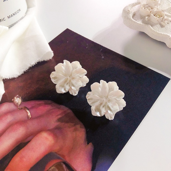 NEW White Flower Handmade Earrings - Picture 3 of 5